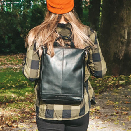 Saar Full-Grain Leather Backpack ქალის