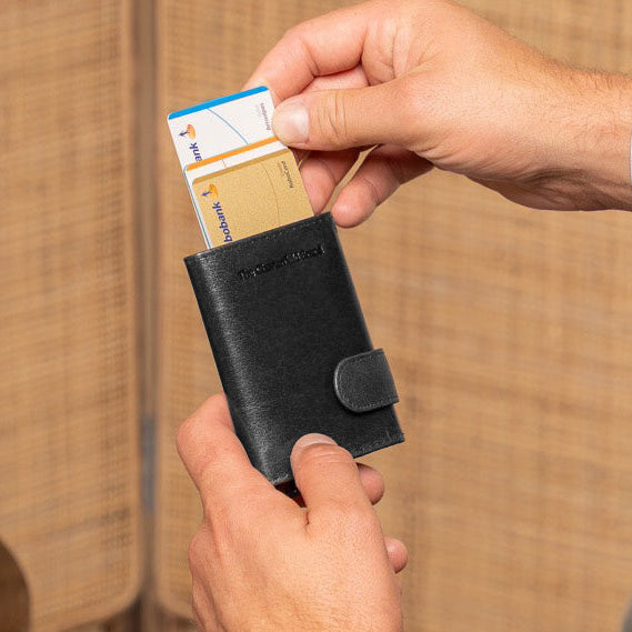 
Classic 100% Full-Grain Leather Card Holder - უკანა ხედი გაძლიერებული ტყავის სახელურებით