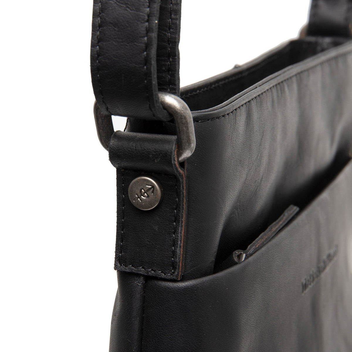 
შიდა სარჩულის ხედი Showing Dedicated Padded Laptop Sleeve & Multi-Compartment Organization
