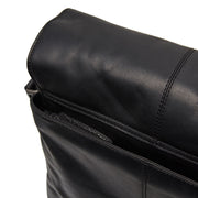 
შიდა სარჩულის ხედი Showing Dedicated Padded Laptop Sleeve & Multi-Compartment Organization