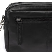 
Solid Antique Brass Hardware & Heavy-Duty Dual Zipper Detail on Samui ტყავის ჩანთა კროსბოდი
