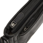 
Solid Antique Brass Hardware & Heavy-Duty Dual Zipper Detail on Southampton ტყავის ჩანთა კროსბოდი