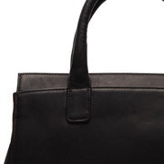 Close-Up Detail of Classic Collar & Heavy-Duty Zipper Hardware on Garda Full-Grain Leather Handbag