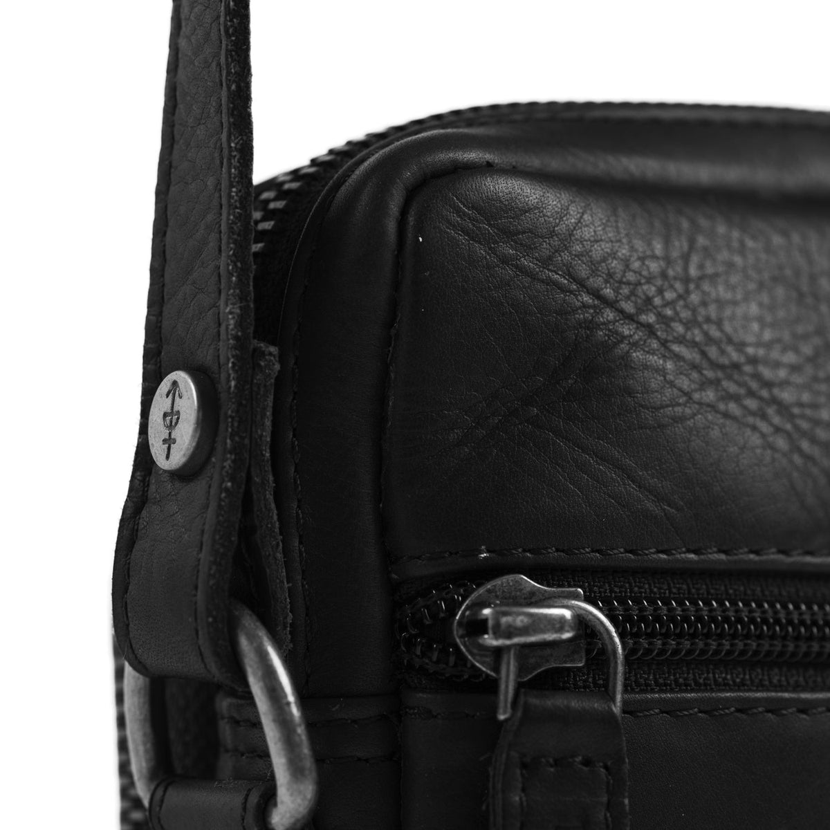 
Tailored Rib Cuffs & Hem Craftsmanship Construction Detail on Hamilton ნატურალური უმაღლესი ხარისხის ტყავი Phone Bag