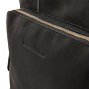 
Solid Antique Brass Hardware & Heavy-Duty Dual Zipper Detail on Alicante ნატურალური უმაღლესი ხარისხის ტყავი Shopper ქალის