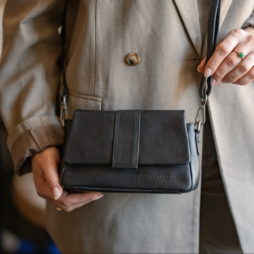Clifden Full-Grain Leather Shoulder Bag ქალის