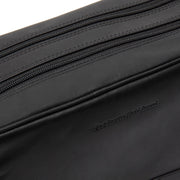 
ახლო ხედი of Classic Collar & Heavy-Duty Zipper Hardware on Stefan ტყავის კოსმეტიკური ჩანთა