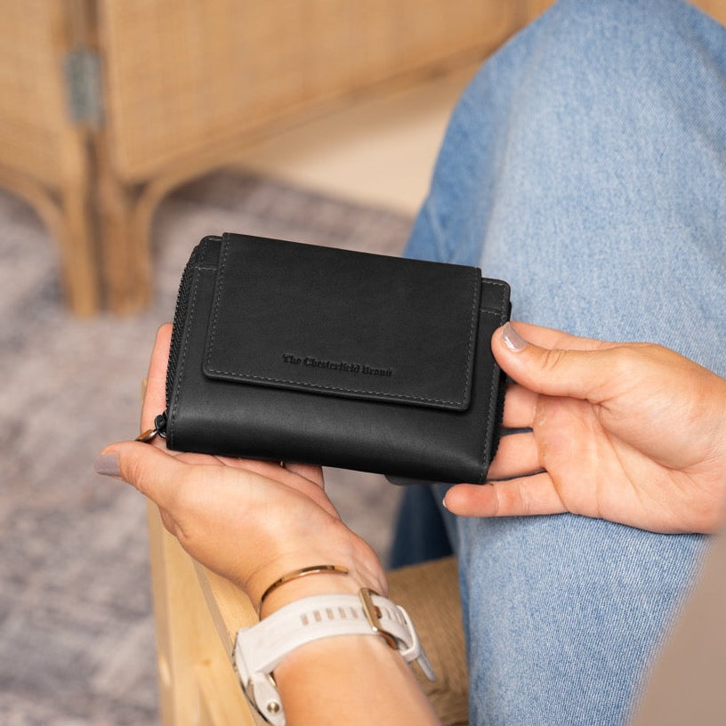 Ascot Full-Grain Leather Wallet ქალის