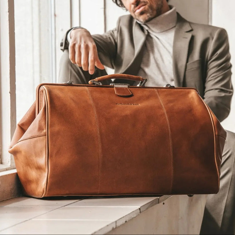 Corfu Full-Grain Leather Weekender Bag ქალის