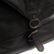 
Solid Antique Brass Hardware & Heavy-Duty Dual Zipper Detail on Portsmouth II ტყავის სამოგზაურო ჩანთა