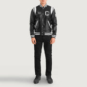 
Liberte California შავი Leather Varsity ტყავის ქურთუკი მამაკაცის - გვერდითი პროფილი ერგონომიული სახელოს ჭრით