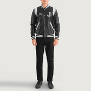 
Liberte New Jersey შავი Leather Varsity ტყავის ქურთუკი მამაკაცის - გვერდითი პროფილი ერგონომიული სახელოს ჭრით