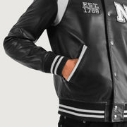 
შიდა სარჩულის ხედი Showing Quilted Polyester Lining & ორი ფუნქციური შიდა ჯიბე