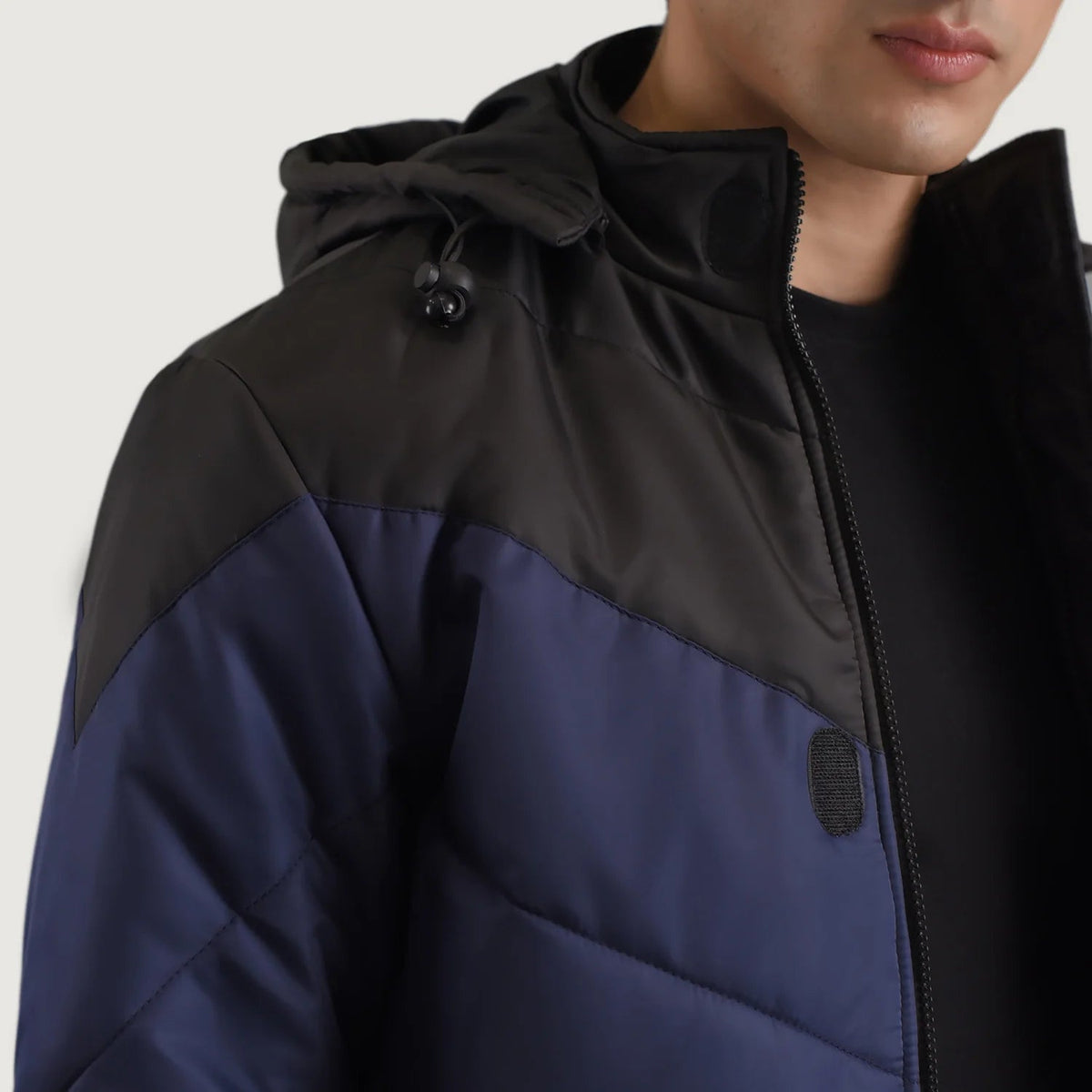 
შიდა სარჩულის ხედი Showing Quilted Viscose Lining & ორი ფუნქციური შიდა ჯიბე