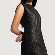 
ახლო ხედი of Classic Collar & Zipper on back Hardware on Luxe შავი Leather Dress ქალის