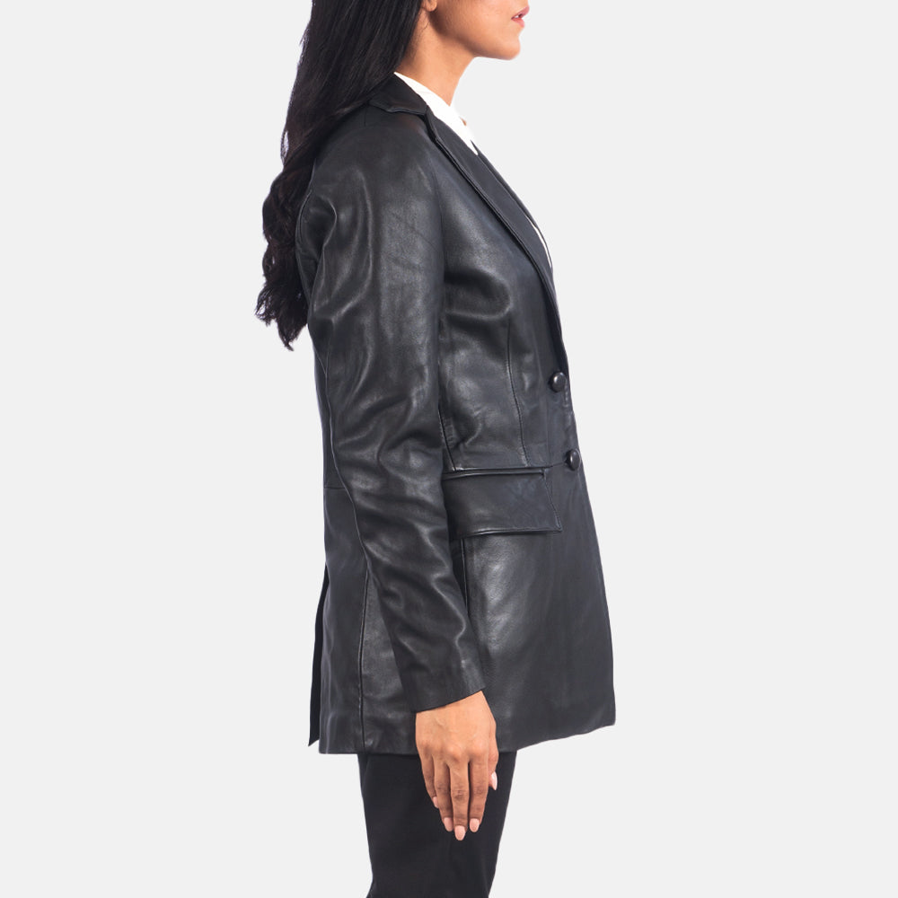 
მორგების ხედი:  Marilyn Tan Brown Leather Blazer მოდელზე ბუნებრივ დღის სინათლეზე
