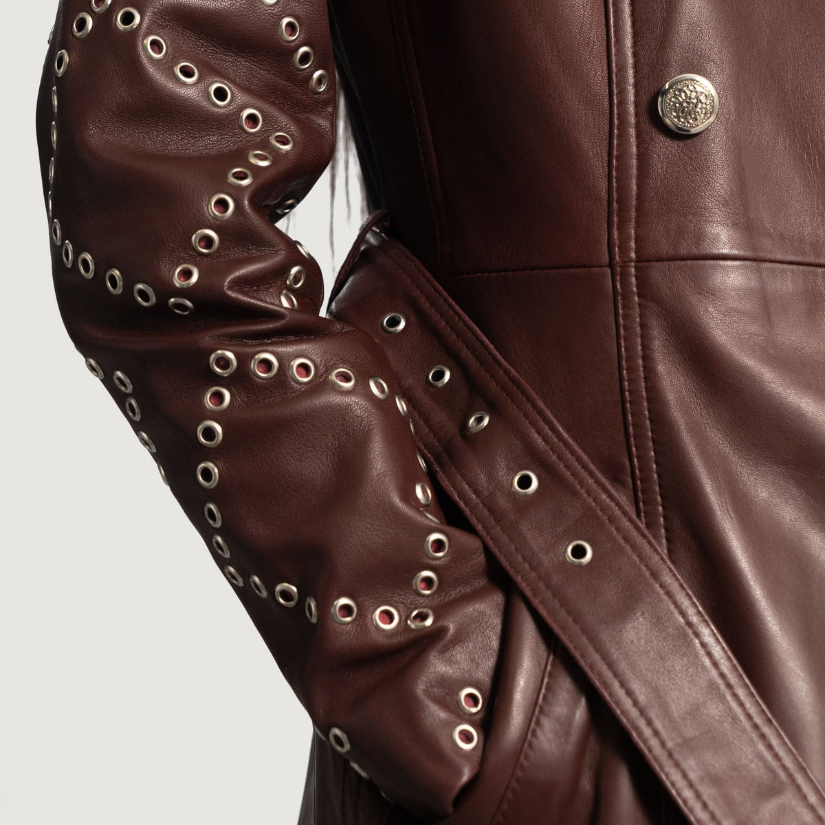 
ახლო ხედი of Notch & Button & Waist belt Hardware on Missoni ბორდოსფერი ტყავის ტრენჩი ქალის