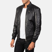 
Black Sheepskin Leather Bomber Jacket - უკანა ხედი გამოკვეთილი მხრებით და სუფთა დაბოლოებით