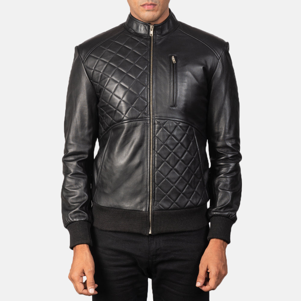 
ახლო ხედი of Band & Zipper Hardware on Moda Black Leather Bomber Jacket