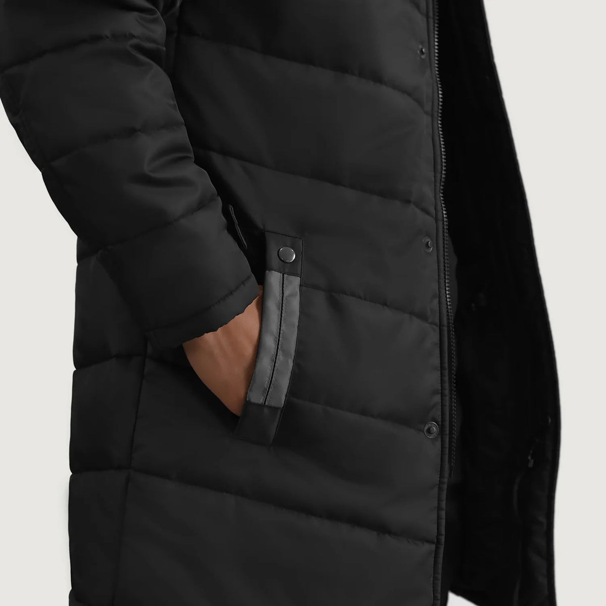 
ახლო ხედი of Classic Collar & Zipper With Snap Button Placket Hardware on Moore შავი Hooded Parka მამაკაცის