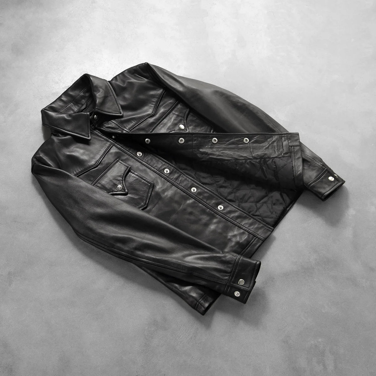 
Button & Hem Craftsmanship Construction Detail on Ranchson შავი Leather Shirt მამაკაცის