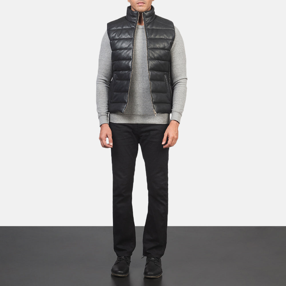 
Reeves შავი Leather დათბილული ჟილეტი მამაკაცის - გვერდითი პროფილი ერგონომიული სახელოს ჭრით