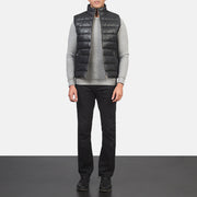 
Reeves შავი Leather დათბილული ჟილეტი მამაკაცის - გვერდითი პროფილი ერგონომიული სახელოს ჭრით