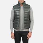 
Reeves მწვანე Leather დათბილული ჟილეტი მამაკაცის in Green Sheepskin Leather - წინა ხედი და მორგებული სილუეტი | შეიძინეთ ონლაინ