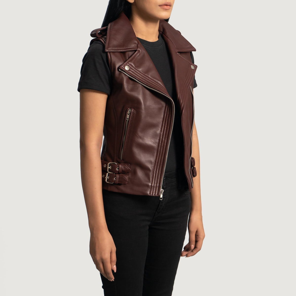 
Rhonda ბორდოსფერი Leather Biker Vest ქალის - გვერდითი პროფილი ერგონომიული სახელოს ჭრით