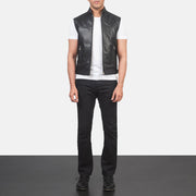 
Roland შავი Leather Biker Vest მამაკაცის - გვერდითი პროფილი ერგონომიული სახელოს ჭრით