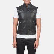 
ახლო ხედი of Band & Zipper Hardware on Roland შავი Leather Biker Vest მამაკაცის