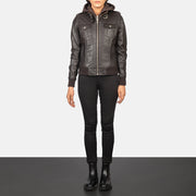 
Roslyn Hooded ტყავის ბომბერი ქალის - გვერდითი პროფილი ერგონომიული სახელოს ჭრით