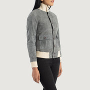 
მორგების ხედი:  Sasha A1 Black Suede Bomber Jacket მოდელზე ბუნებრივ დღის სინათლეზე