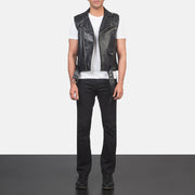
Sullivan შავი Leather Biker Vest მამაკაცის - გვერდითი პროფილი ერგონომიული სახელოს ჭრით