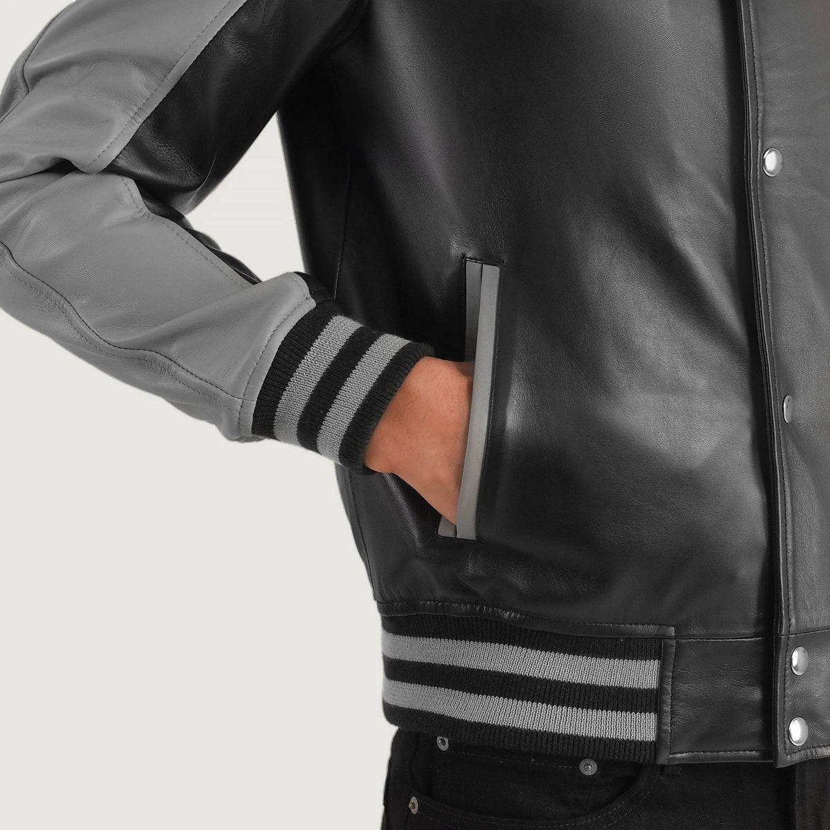 
შიდა სარჩულის ხედი Showing Quilted Polyester Lining & ორი ფუნქციური შიდა ჯიბე