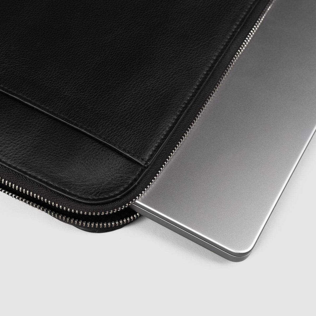 
The Baxter Leather Laptop Sleeve ქალის ქალის – alternate product view 4