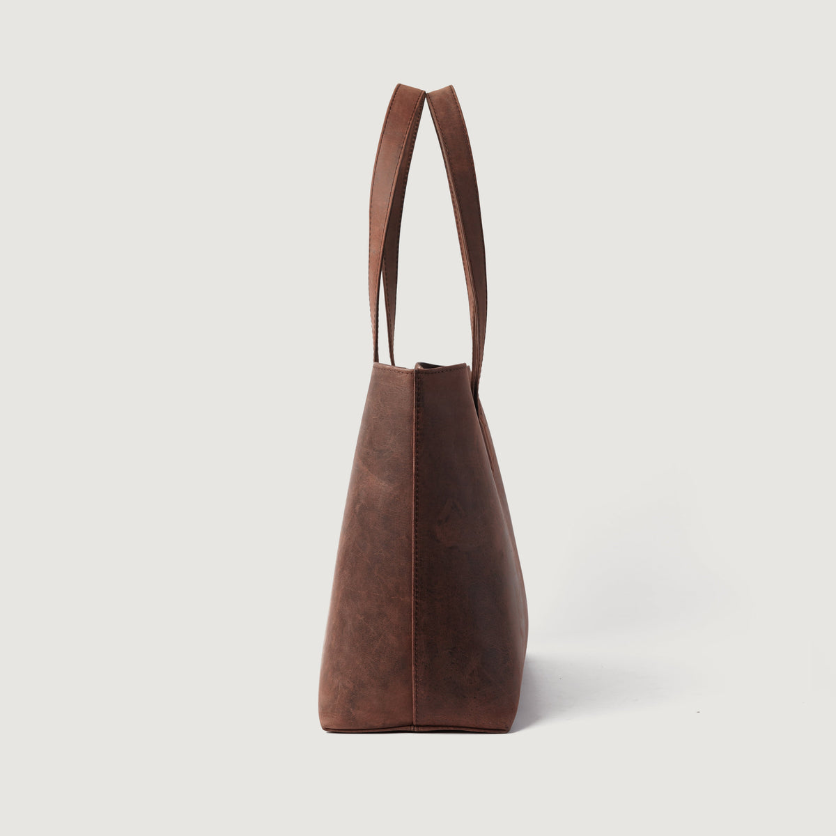 
შიდა სარჩულის ხედი Showing Dedicated Padded Laptop Sleeve & Multi-Compartment Organization