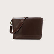 
The Carismatico Vintage Brown Leather Messenger Bag For Men & Women in Vintage Brown Full-Grain Leather - Full Exterior წინა ხედი და მორგებული სილუეტი | შეიძინეთ ონლაინ