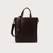 
The Poet Vintage Brown Leather Tote Bag For Men & Women in Vintage Brown Full-Grain Leather - Full Exterior წინა ხედი და მორგებული სილუეტი | შეიძინეთ ონლაინ