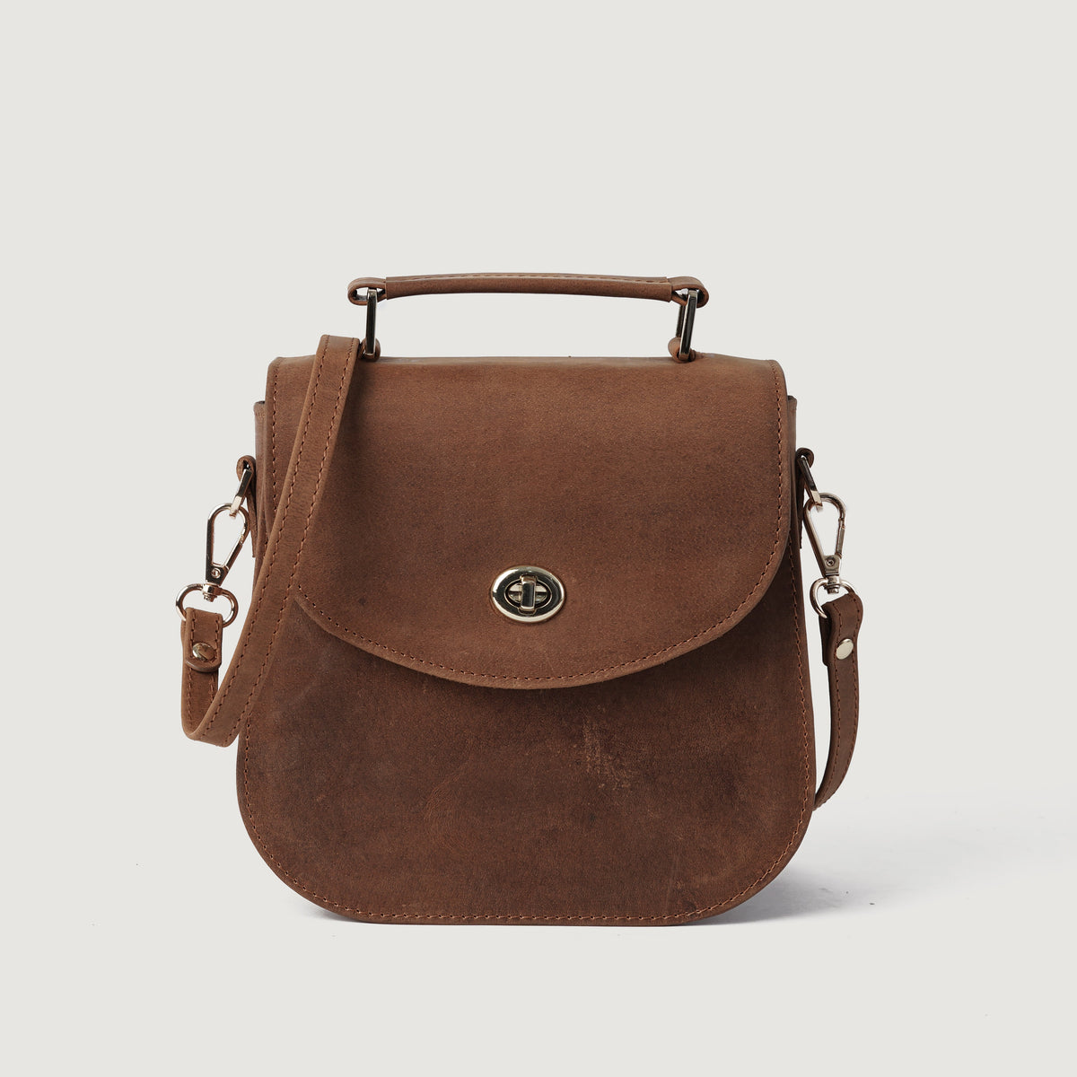 
The Sandra Vintage ტანი Leather Saddle Bag For Women in Tan Full Grain Naturally Milled Cowhide Leather. - Full Exterior წინა ხედი და მორგებული სილუეტი | შეიძინეთ ონლაინ