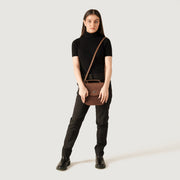 
Tan Full Grain Naturally Milled Cowhide Leather. Leather Bag - უკანა ხედი გაძლიერებული ტყავის სახელურებით
