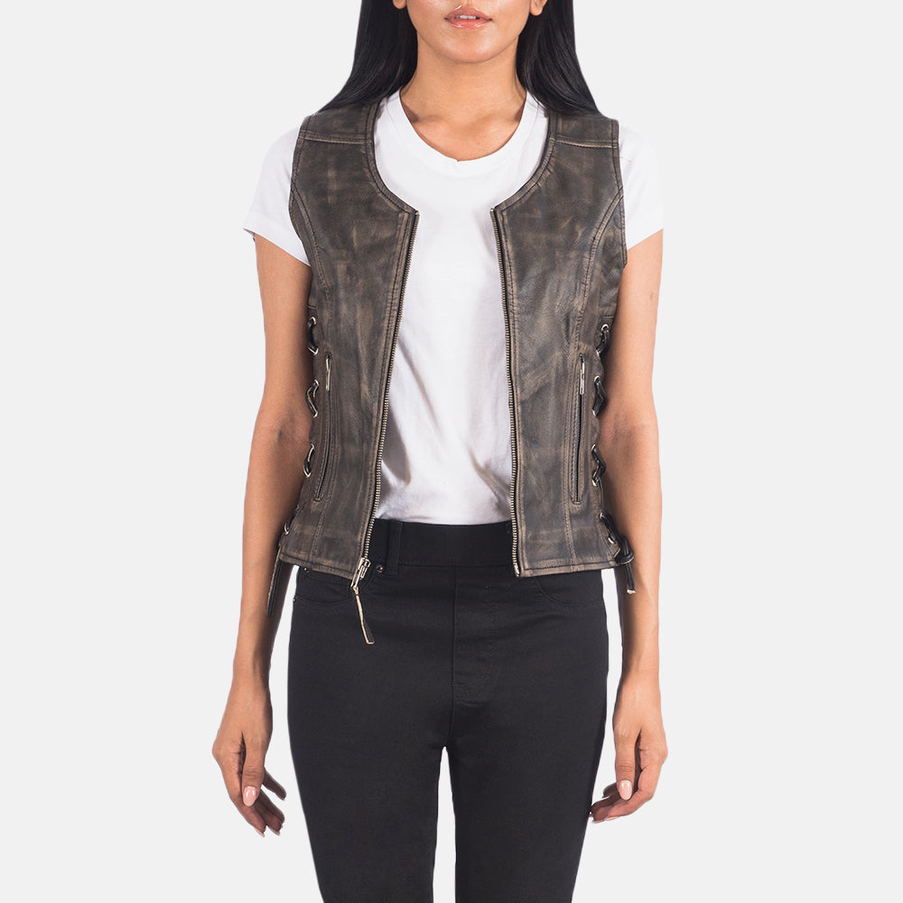 
Vanda Distressed ყავისფერი Leather Biker Vest ქალის in Distressed Brown Goatskin Leather - წინა ხედი და მორგებული სილუეტი | შეიძინეთ ონლაინ