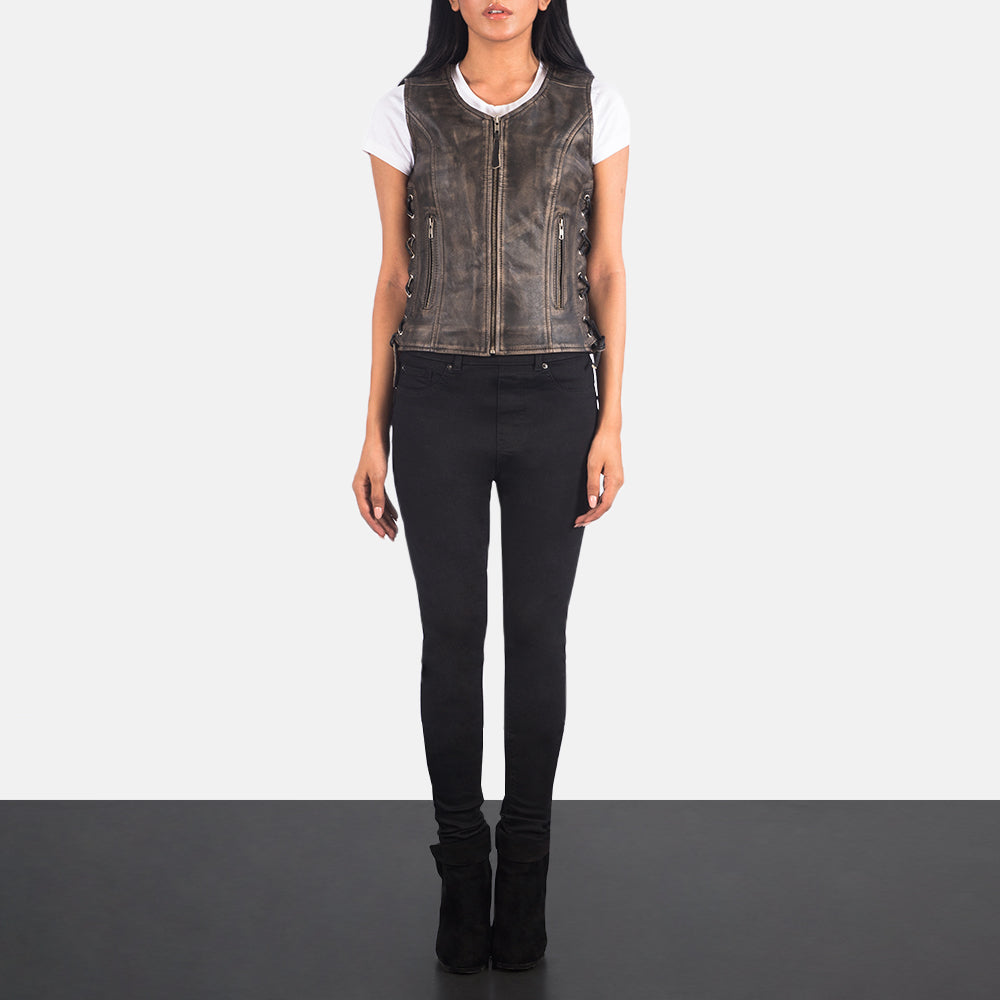 
Vanda Distressed ყავისფერი Leather Biker Vest ქალის - გვერდითი პროფილი ერგონომიული სახელოს ჭრით