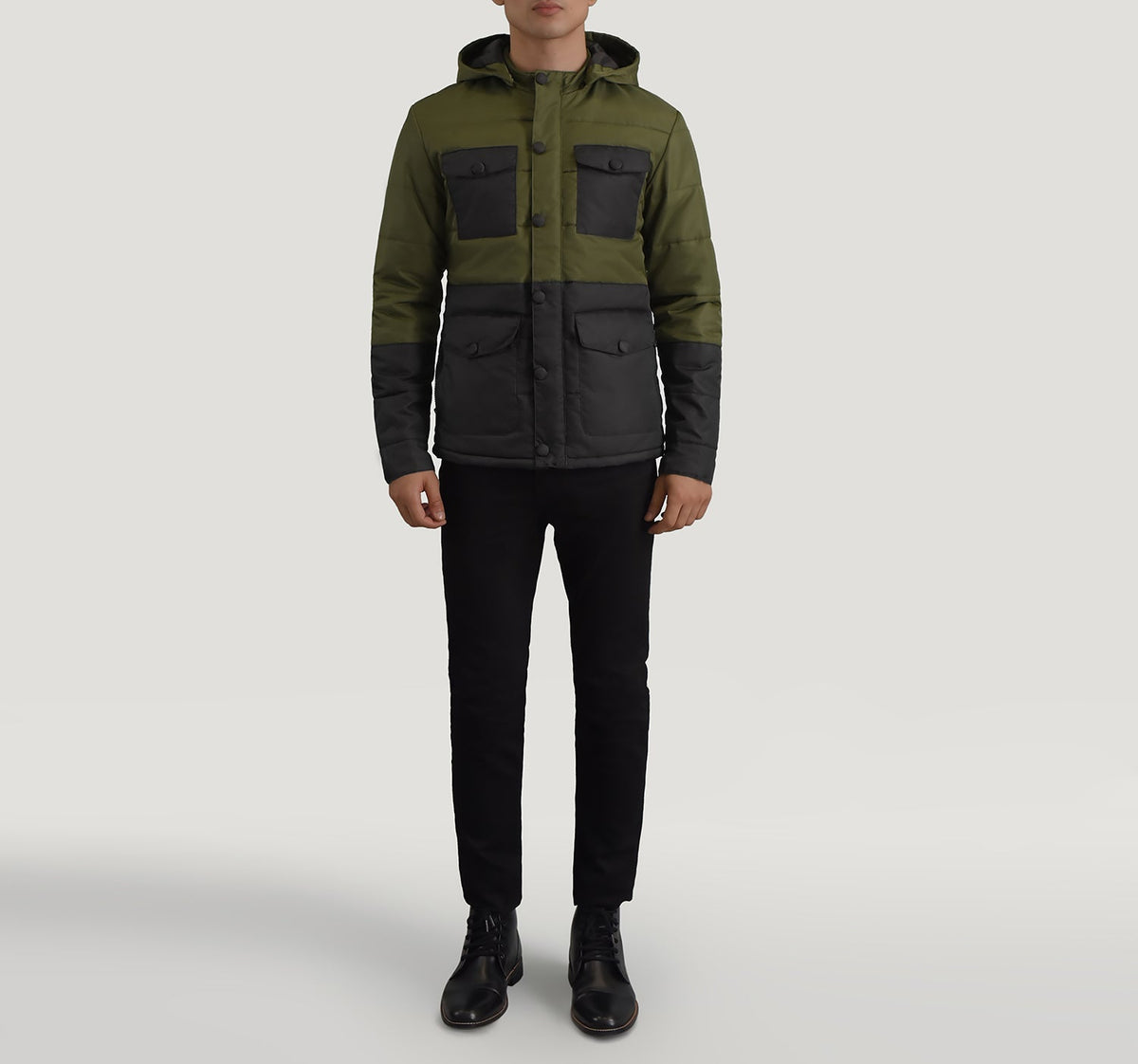 
Wayne შავი & მწვანე Hooded Puffer ტყავის ქურთუკი მამაკაცის - გვერდითი პროფილი ერგონომიული სახელოს ჭრით