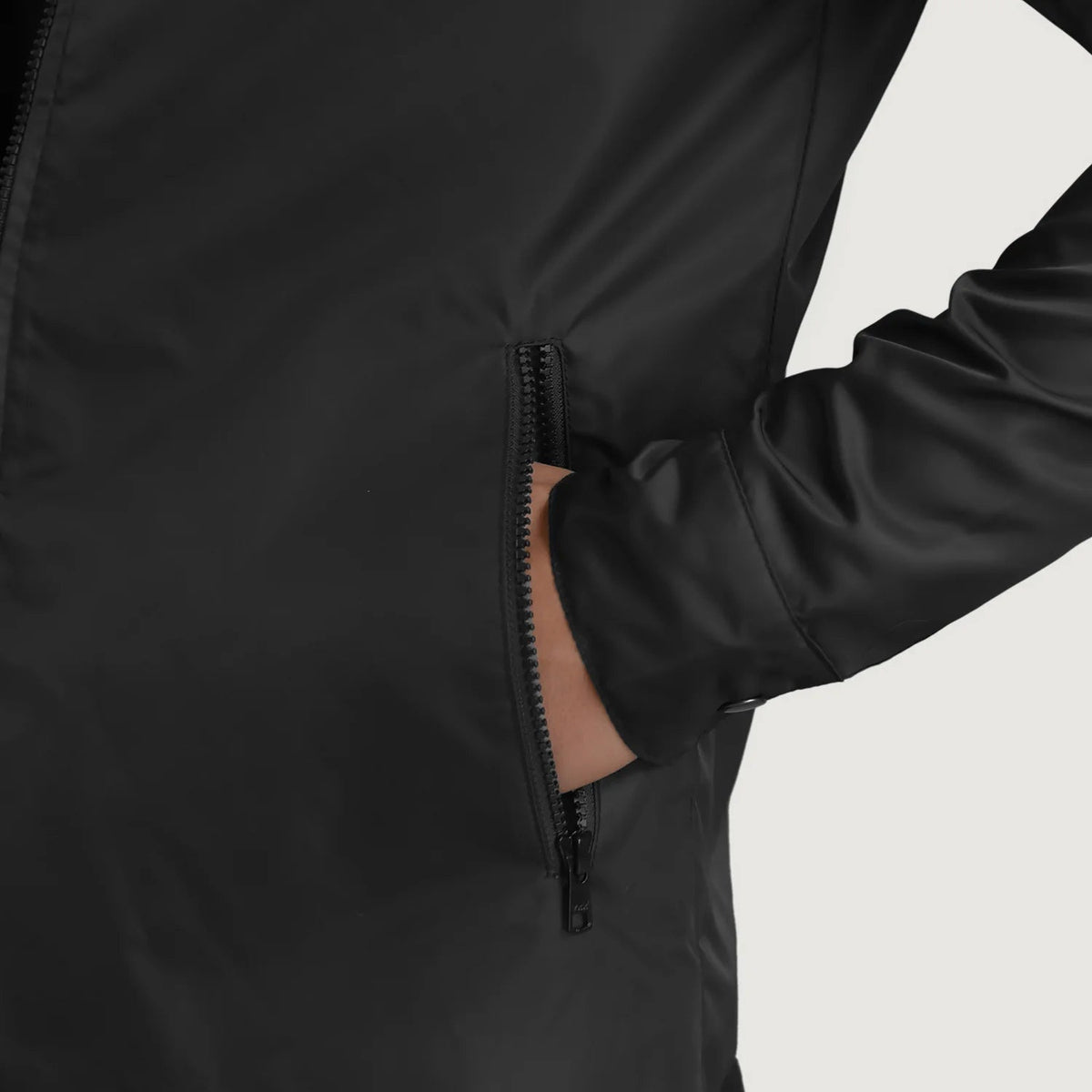 
შიდა სარჩულის ხედი Showing Quilted Viscose Lining & ორი ფუნქციური შიდა ჯიბე