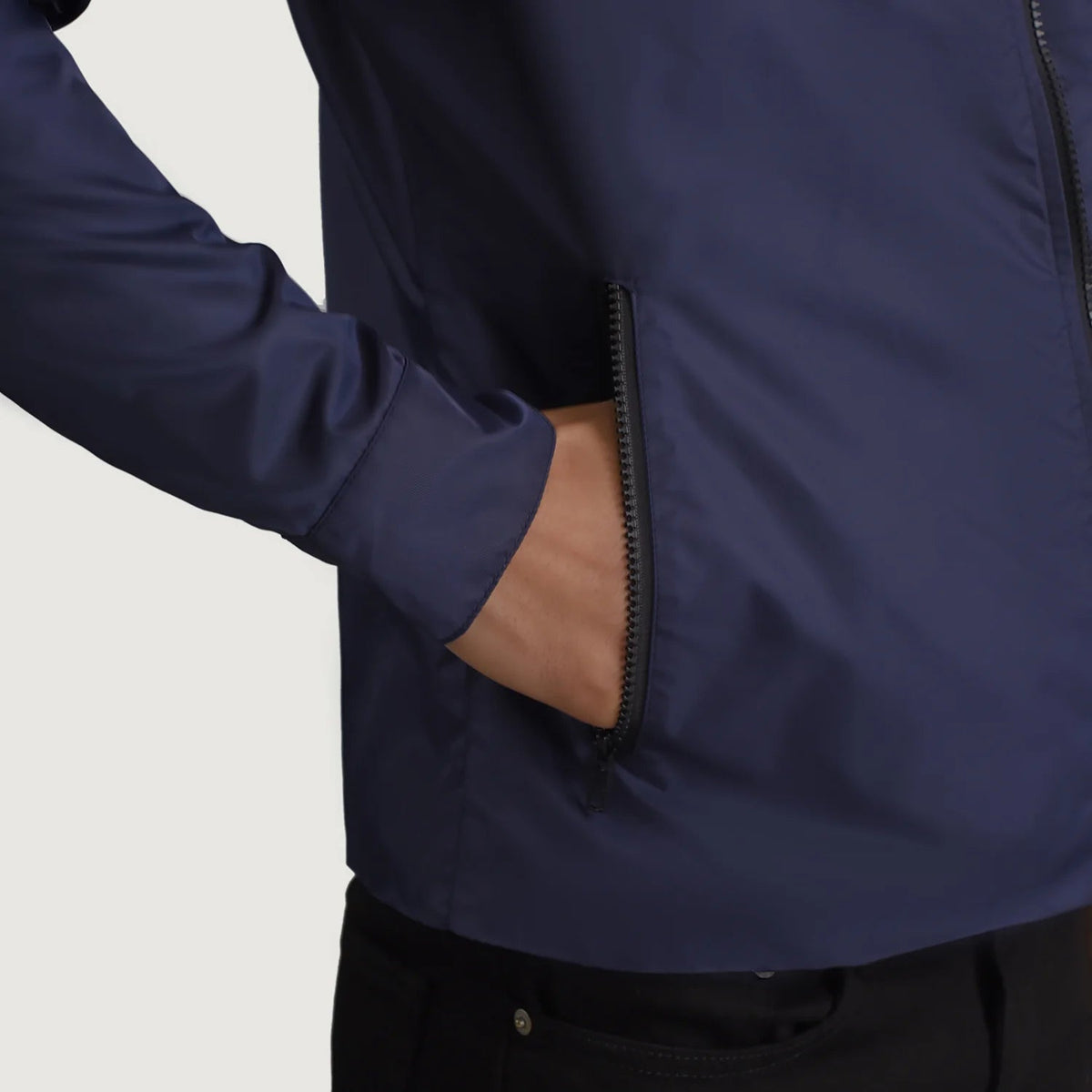 
შიდა სარჩულის ხედი Showing Quilted Viscose Lining & ორი ფუნქციური შიდა ჯიბე